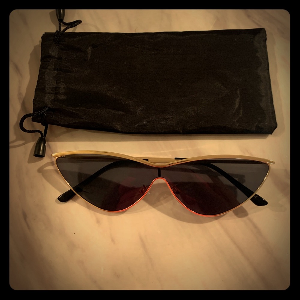 ✨Cat eye gold sunglasses✨